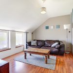 Intérieur villa : Chambre ou salon TV